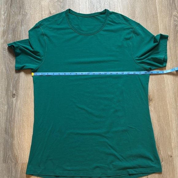 Lululemon - 5 year basic tee 🍋🇨🇦 - Picture 2 of 10